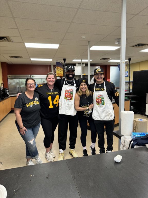 activities, this event called for healthy school food and increased support for nutrition programming. The day was organized by Tomi Olagunju, a Westdale student leader who has been sharing her Bring Back Breakfast campaign across HWDSB and Hamilton.